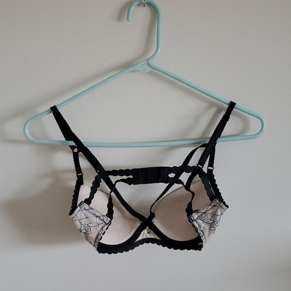 Strappy Push Up Bra - Picture 2 of 3